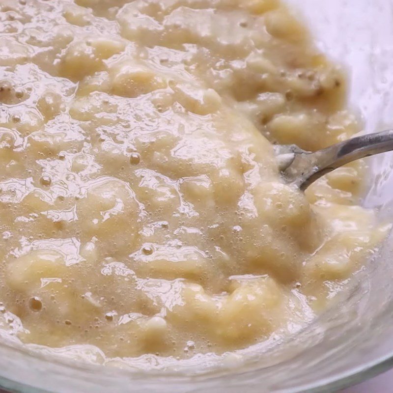 Step 1 Mash the bananas Banana Oatmeal Cake using a rice cooker