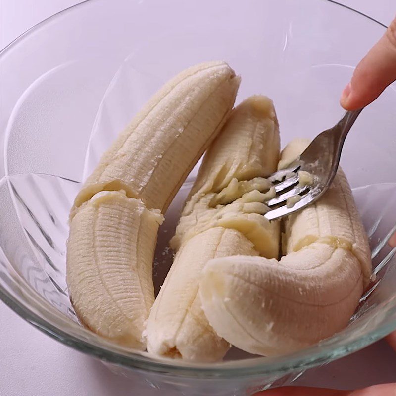 Step 1 Mash the bananas Banana Oatmeal Cake using a rice cooker