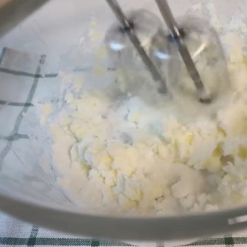 Step 1 Beat Butter and Eggs Pumpkin-Shaped Cake