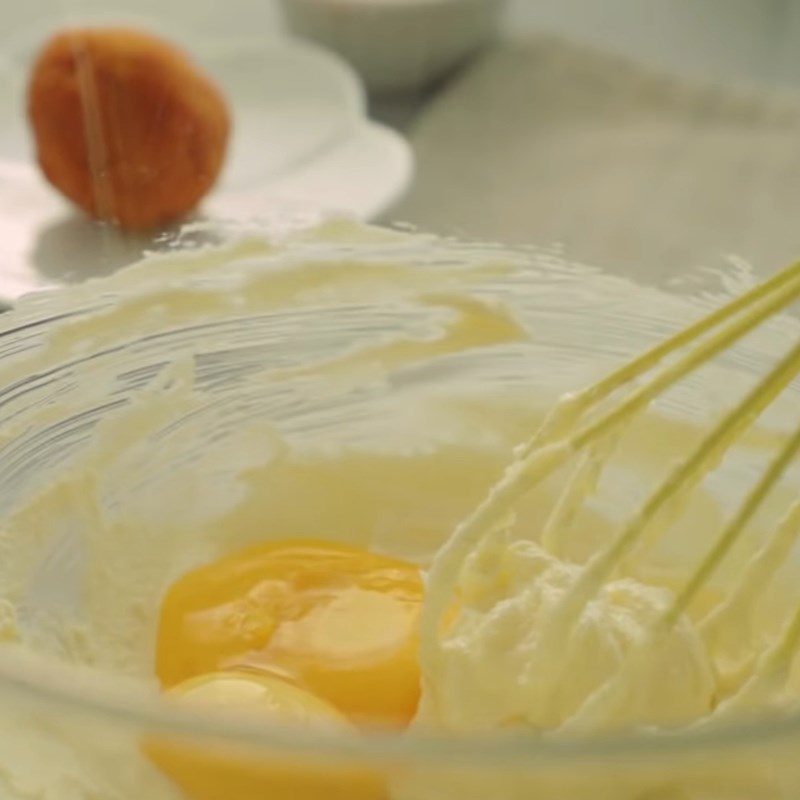 Step 2 Beat butter and eggs Pumpkin-shaped cake