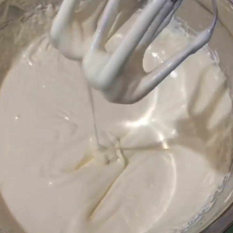 Step 1 Whip the cream mixture for the cocktail ice cream