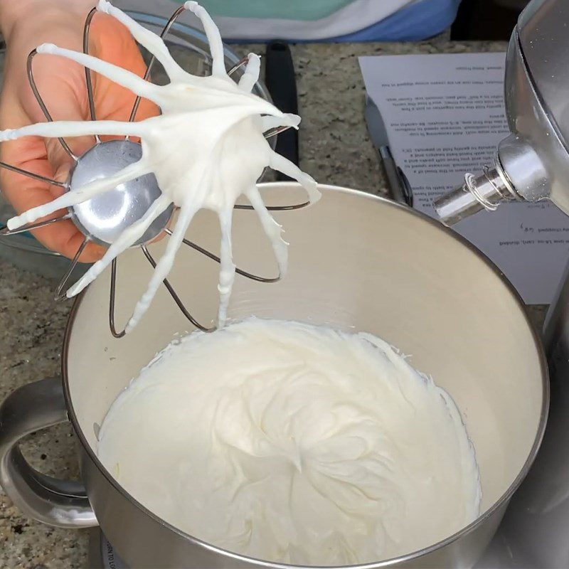 Step 3 Whip the cream mixture and mix in the peanuts Thai milk tea cream peanut