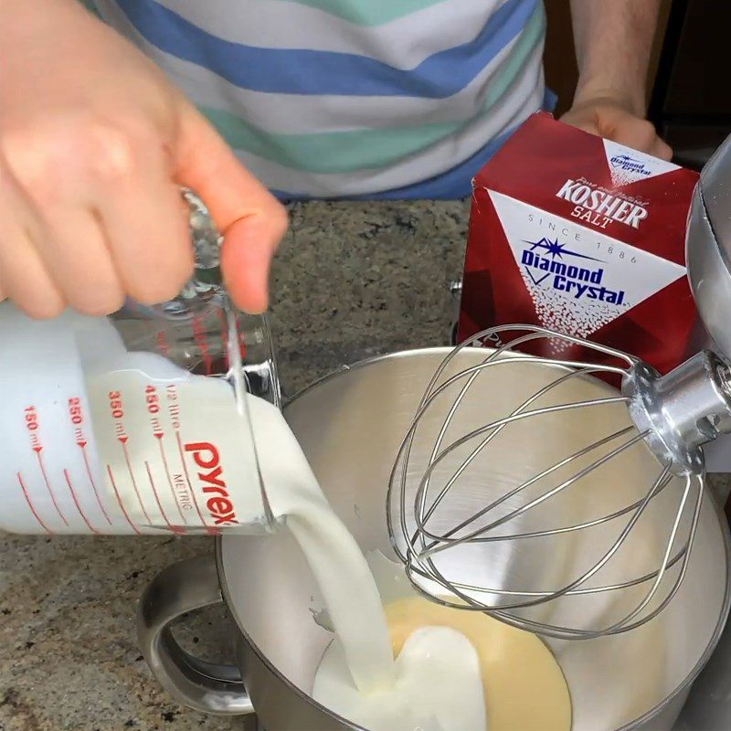 Step 3 Whip the cream mixture and mix in the peanuts Thai milk tea cream peanut