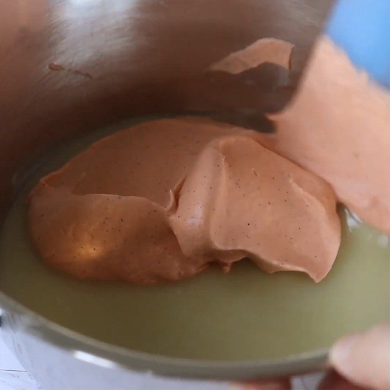 Step 2 Whip the Thai milk tea cream mixture Thai milk tea