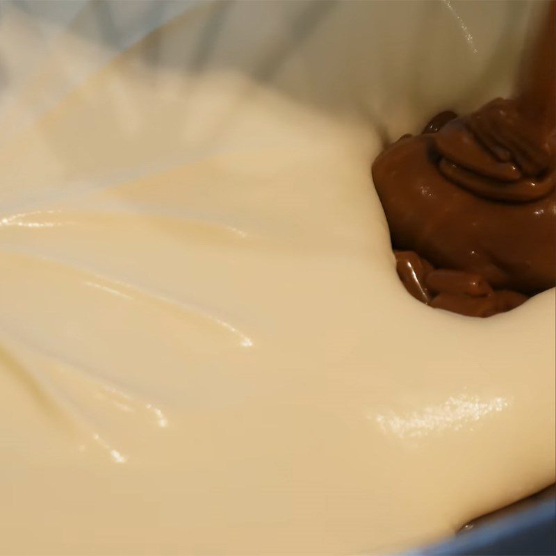 Step 2 Whip nutella cream and pour into mold Nutella cream