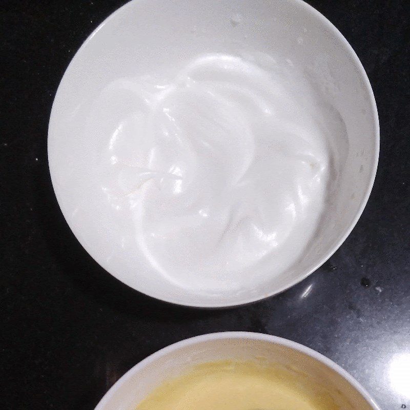 Step 2 Whipping Egg Whites Bánh phèn la (recipe shared by users)