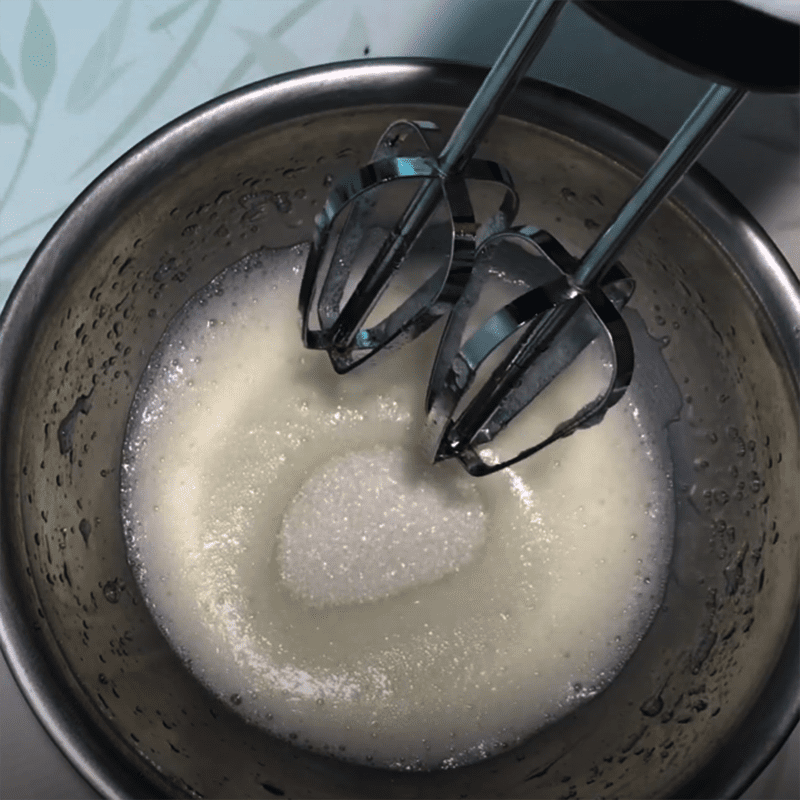 Step 4 Whip the egg whites Pineapple sponge cake