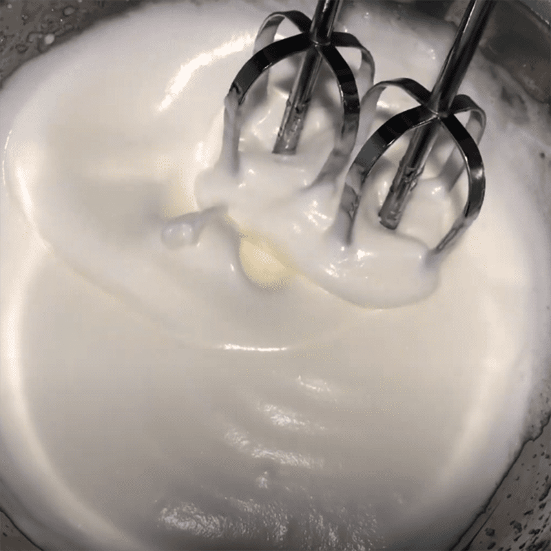 Step 4 Whip the egg whites Pineapple sponge cake