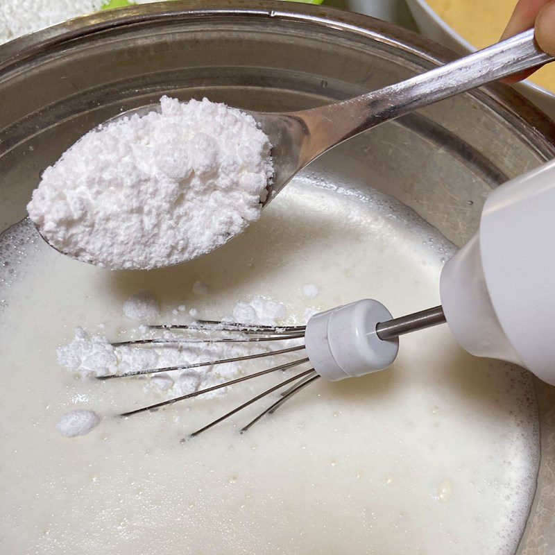 Step 3 Whisking the egg whites for beetroot cupcake