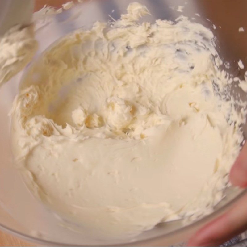 Step 5 Whip the cream cheese mini cheesecake