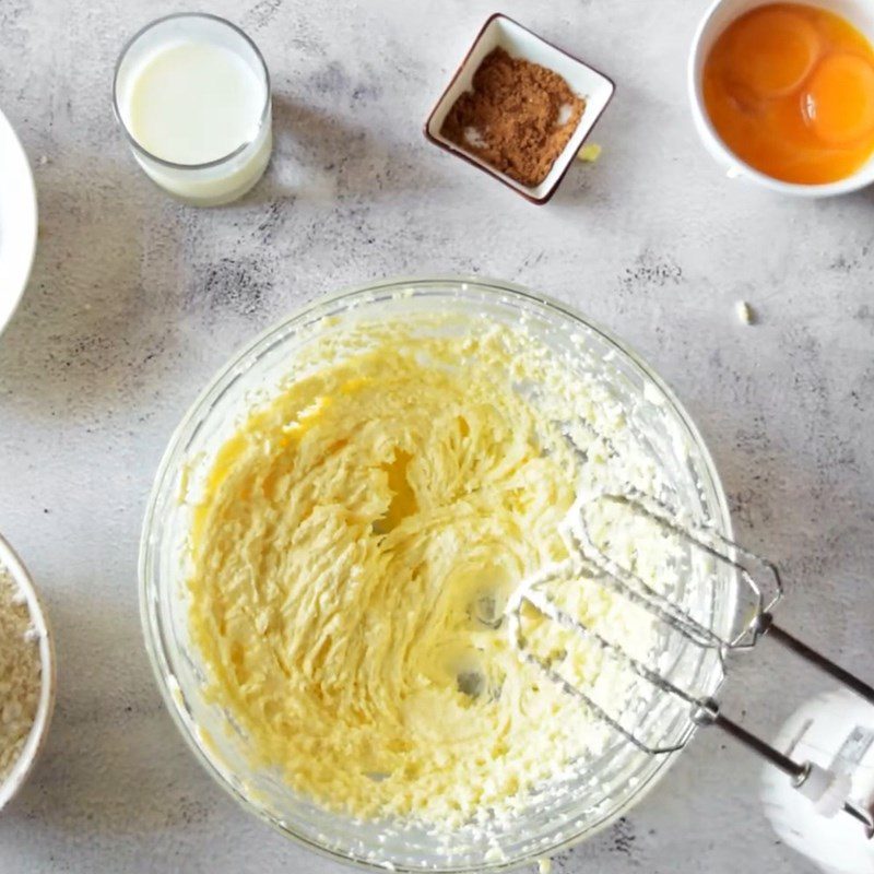 Step 1 Beat the butter and egg mixture for Soul Cake