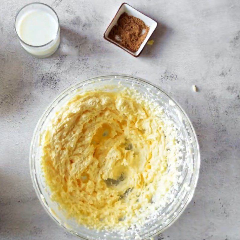 Step 1 Beat the butter and egg mixture for Soul Cake