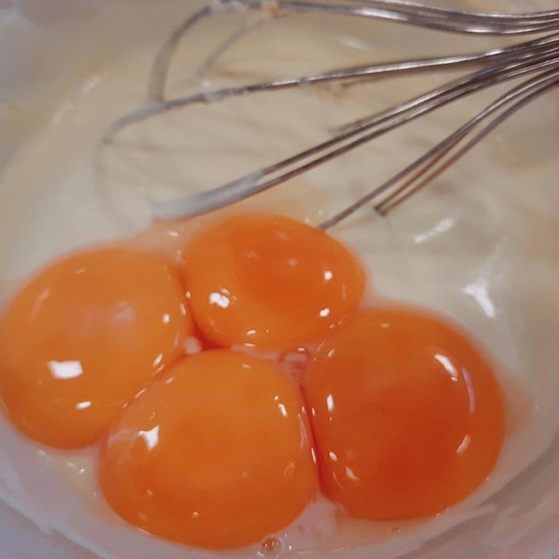 Step 1 Beat the egg yolk mixture for Japanese Cheesecake