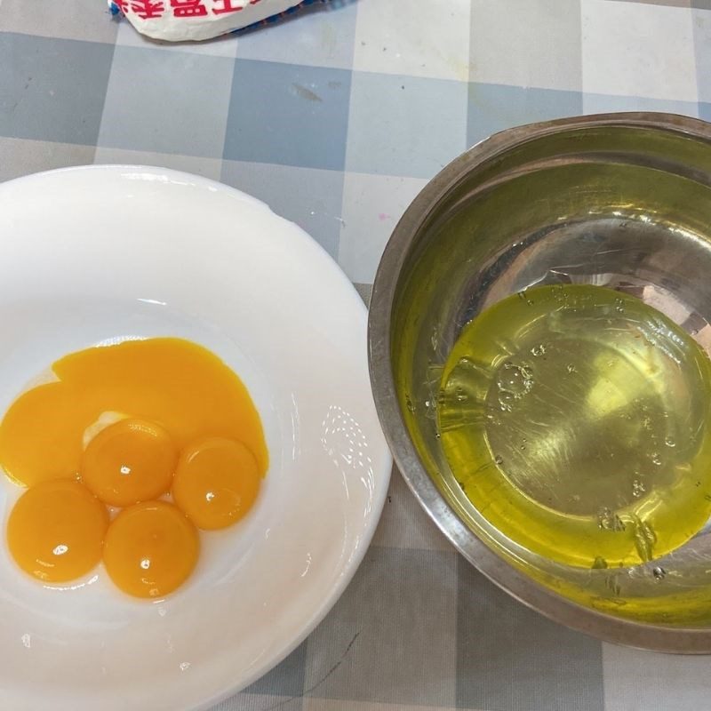 Step 1 Beat the egg yolk mixture for Cupcake