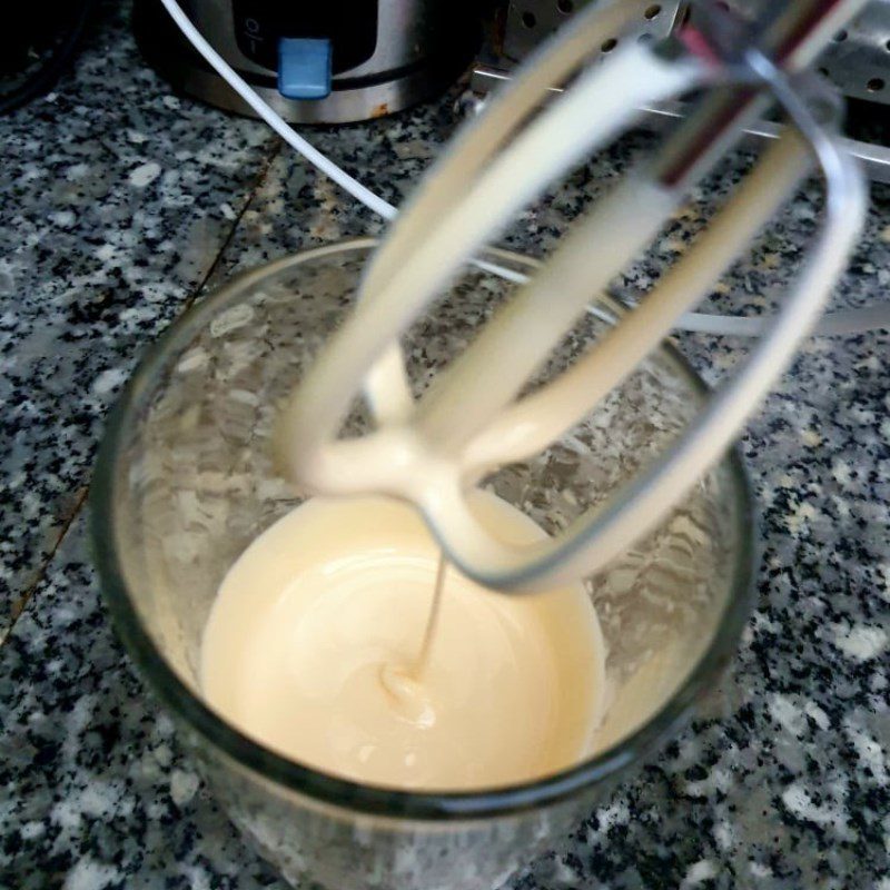 Step 1 Whip the Egg Cream Egg Cream for Dipping Bread