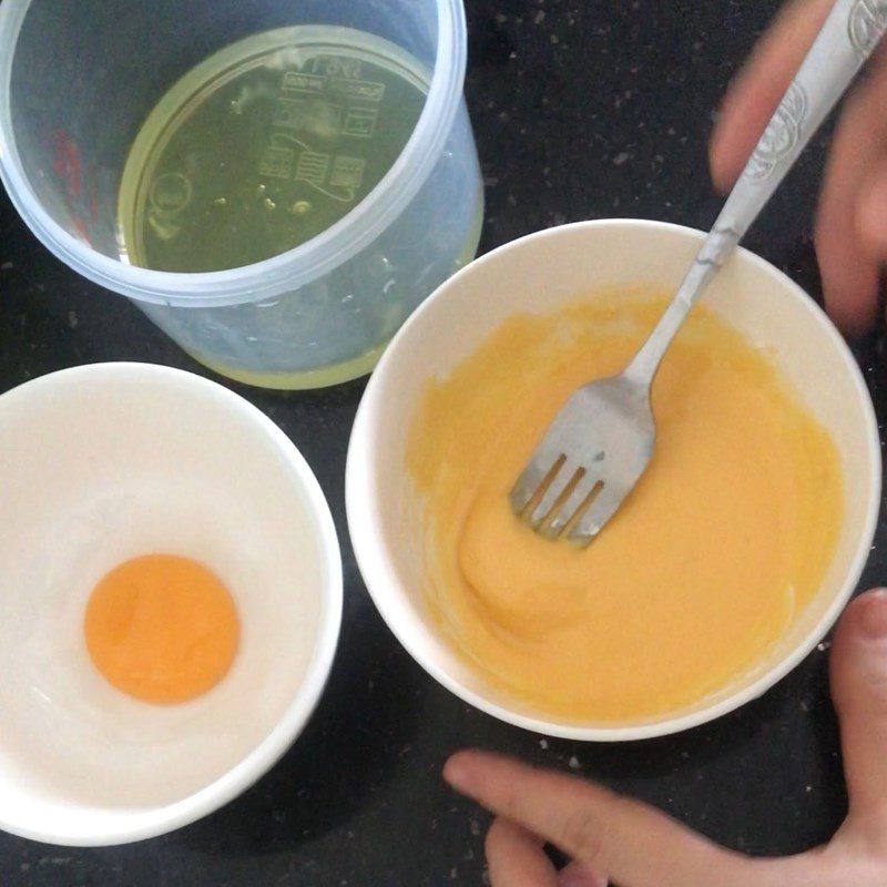 Step 2 Whip the egg yolks Cheese Fluff Cake with Egg Oil Sauce