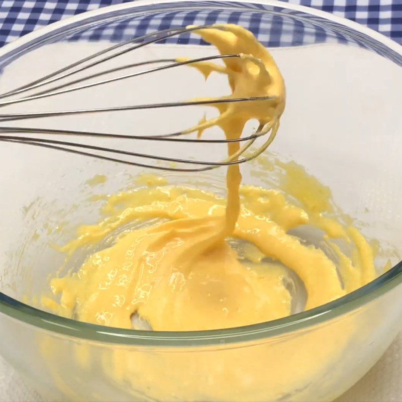 Step 2 Whisk the egg yolk White chocolate mousse cake with rose jelly