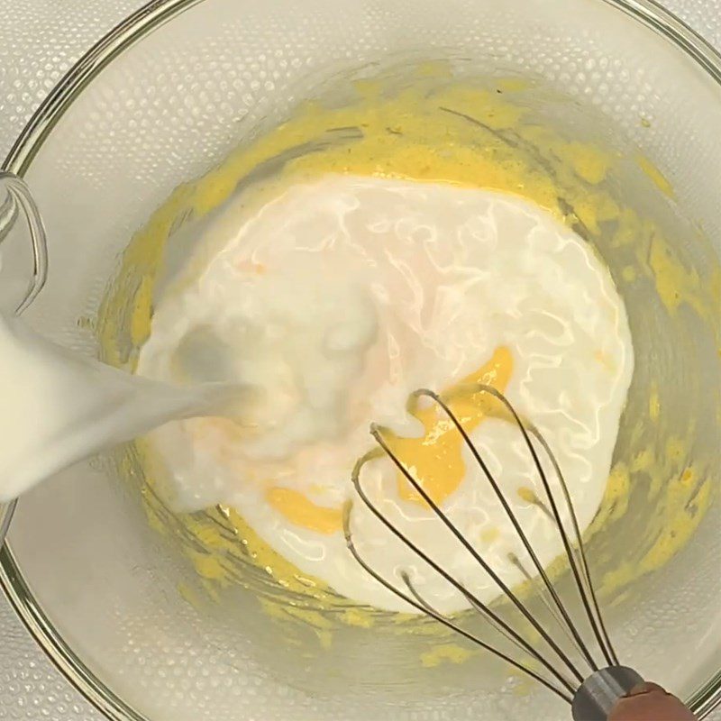 Step 2 Whisk the egg yolk White chocolate mousse cake with rose jelly