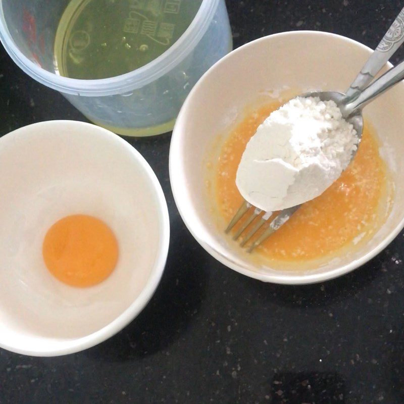 Step 2 Whip the egg yolks Cheese Fluff Cake with Egg Oil Sauce