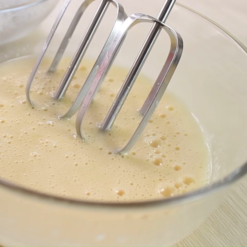 Step 1 Mix the egg mixture for Deep-fried Dough Sticks