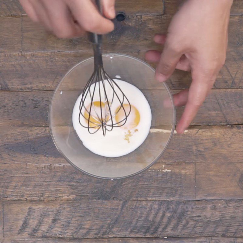 Step 1 Whisk the egg yolks for Green Tea Pudding