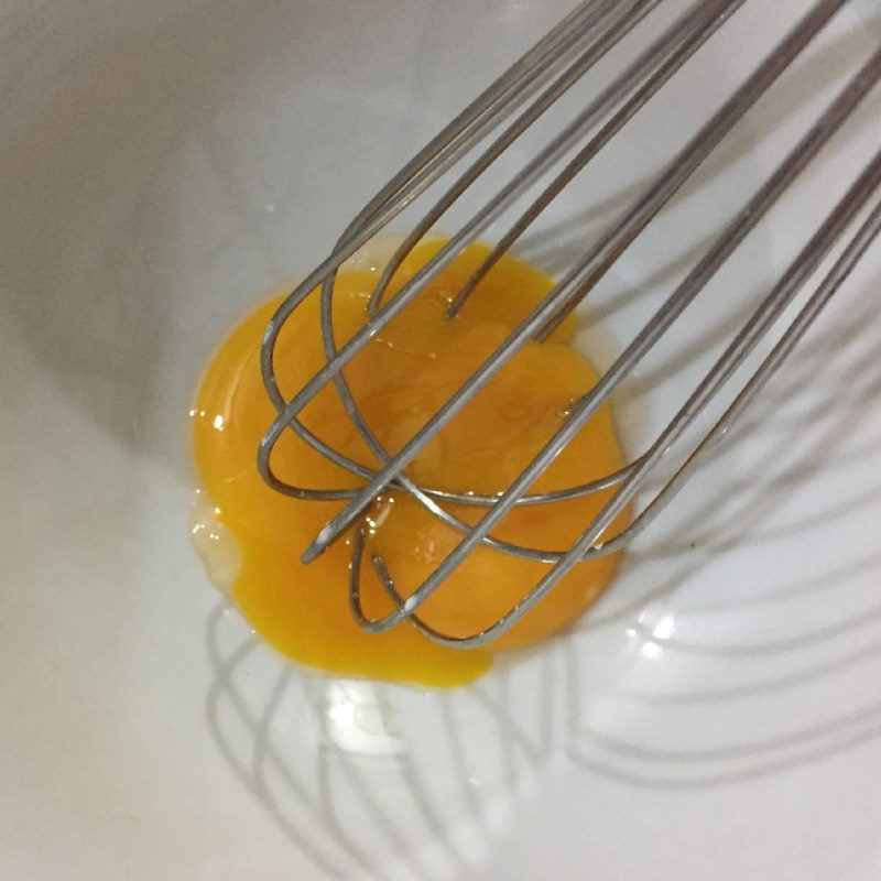 Step 1 Whisking Fluffy Eggs