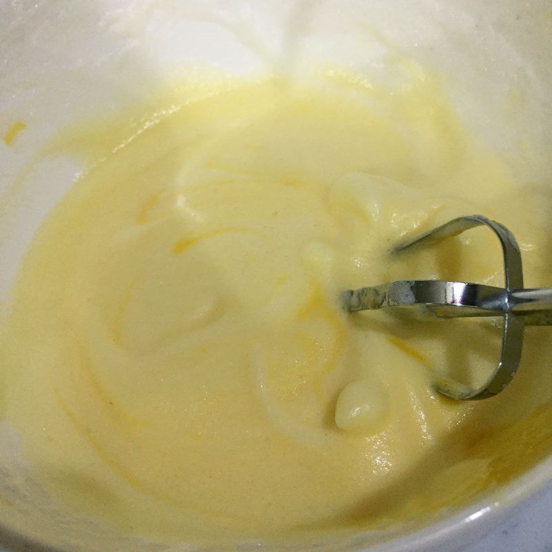 Step 1 Whisking Fluffy Eggs