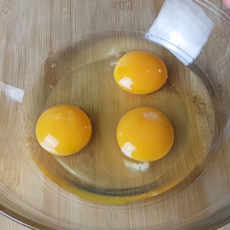 Step 2 Beating eggs and heating milk Flan cake with condensed milk and fresh milk