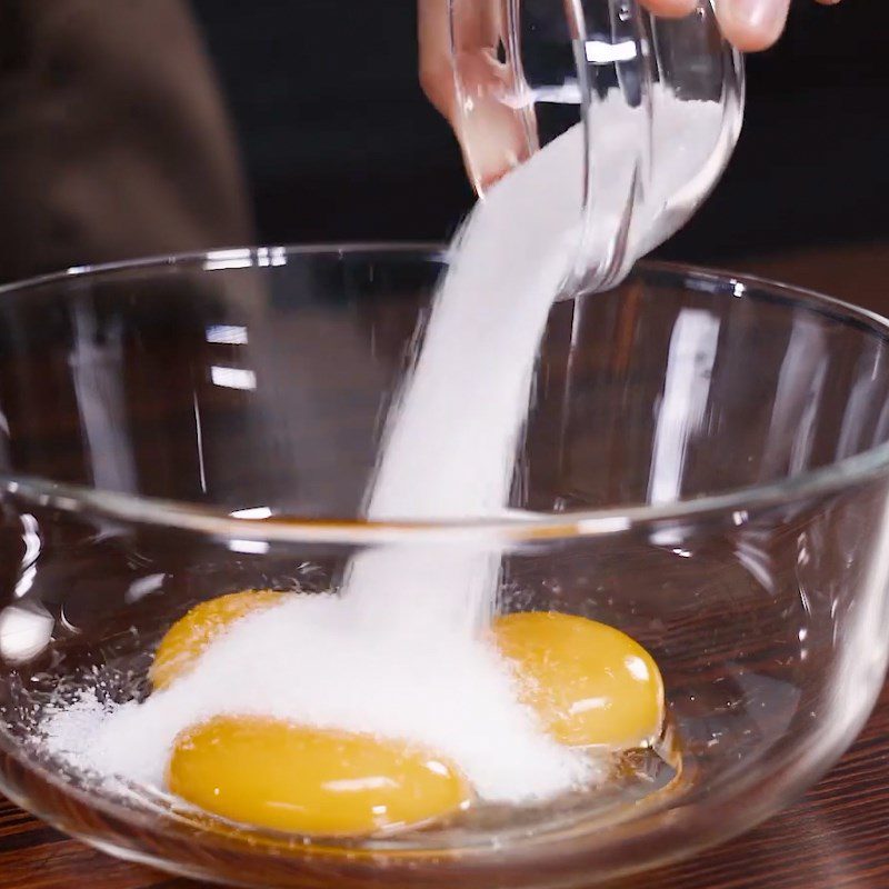 Step 1 Whip eggs and sugar for cheese whipped cream using a blender