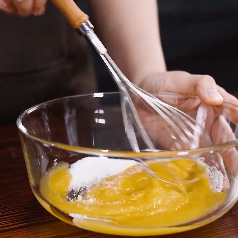 Step 1 Whip eggs and sugar for cheese whipped cream using a blender