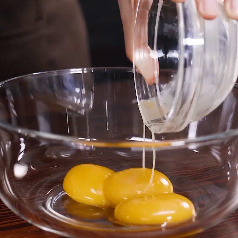 Step 1 Whip eggs and sugar for cheese whipped cream using a blender