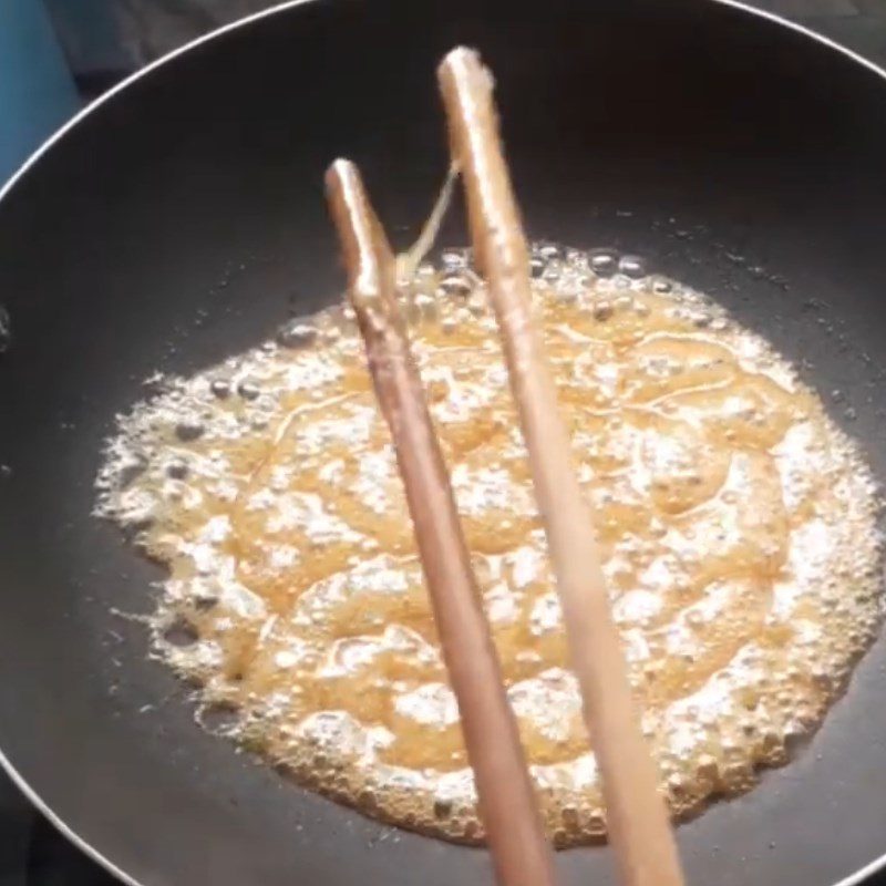 Step 2 Stir melted sugar with dry rice Dry rice caramelized with palm sugar