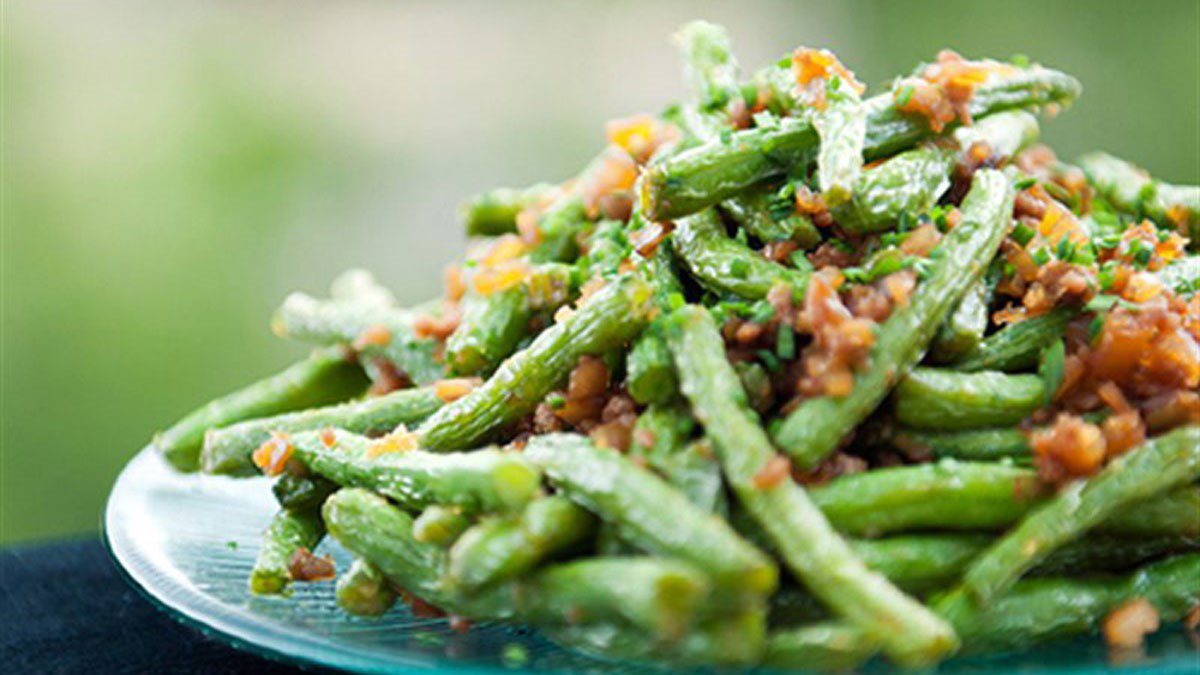 Stir-fried green beans with dried shrimp