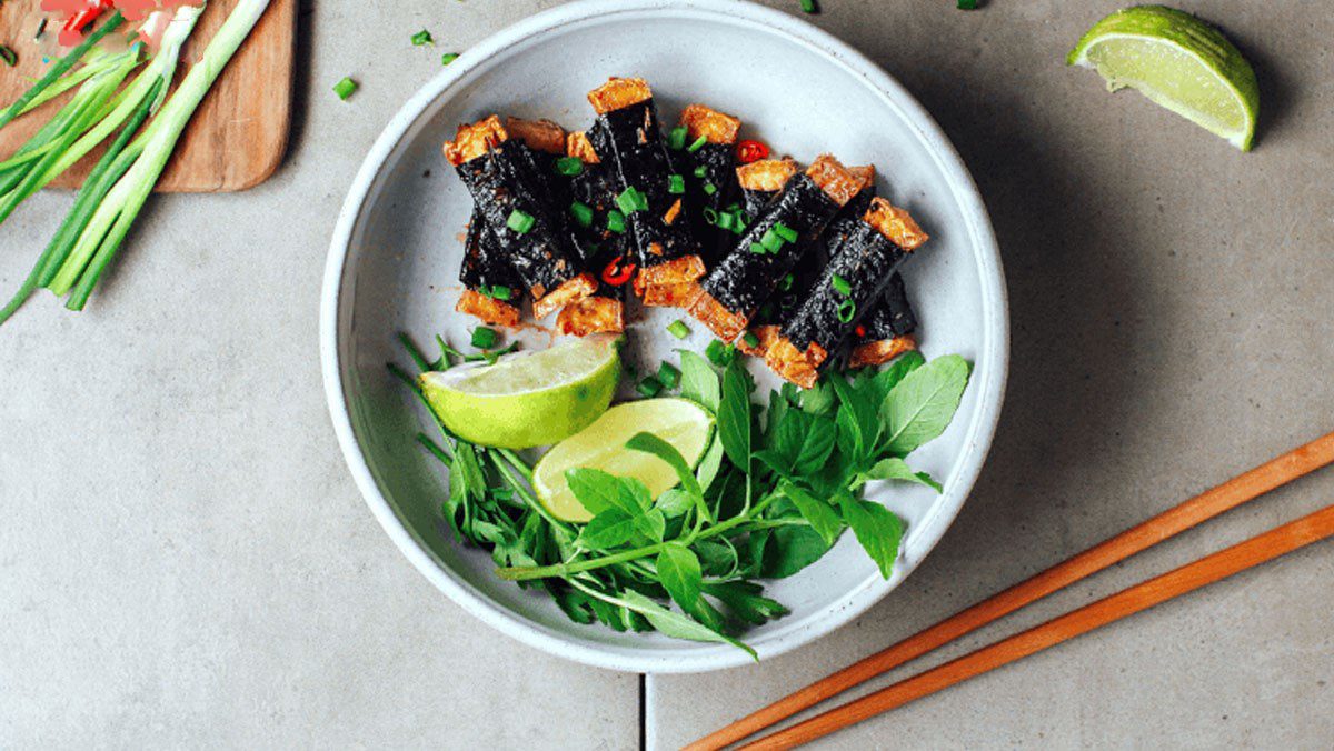 Fried Seaweed Roll with Teriyaki Sauce