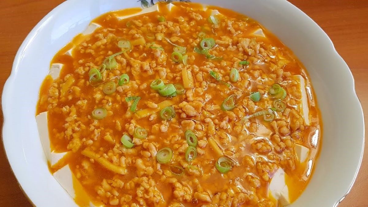 Steamed soft tofu with minced meat and egg