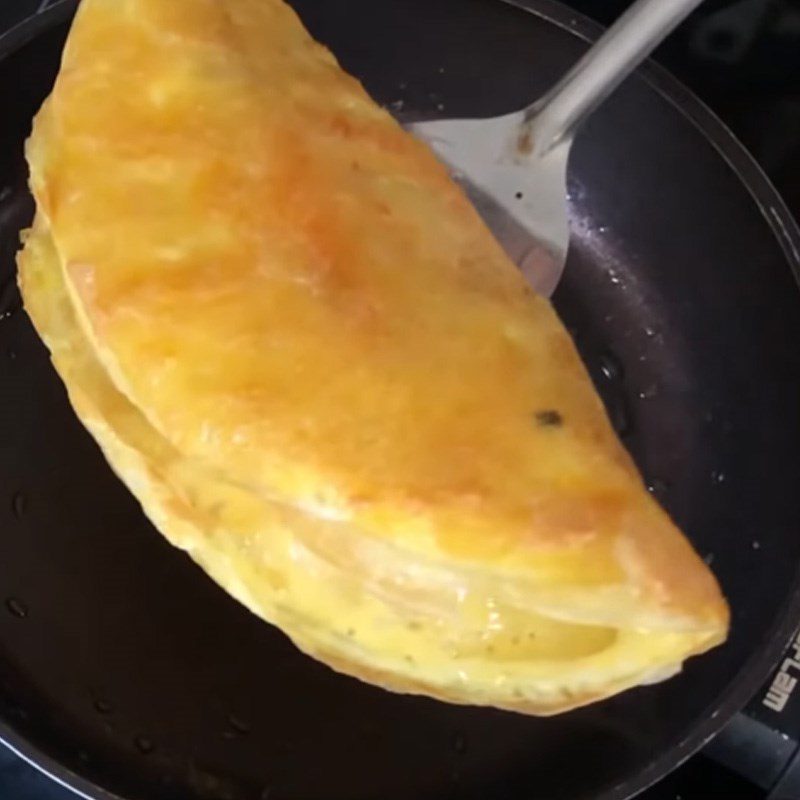 Step 5 Pouring the pancakes Central Vietnamese pancakes