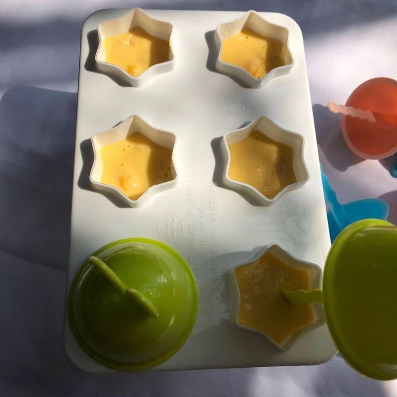 Step 3 Pour the ice cream into molds for Mango Yogurt Ice Cream