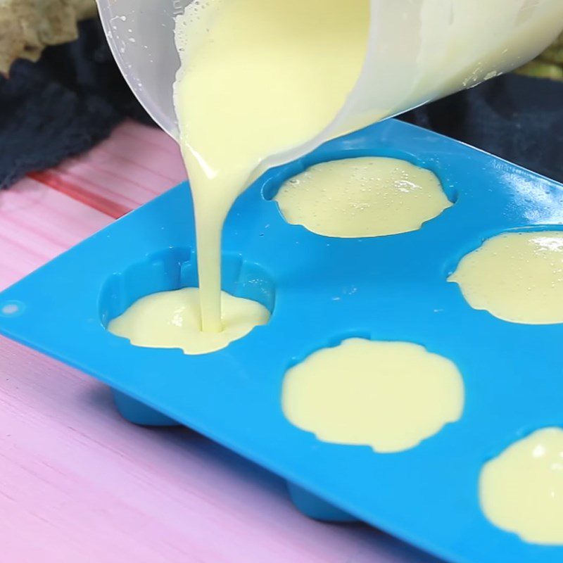 Step 4 Pour into molds Durian jelly