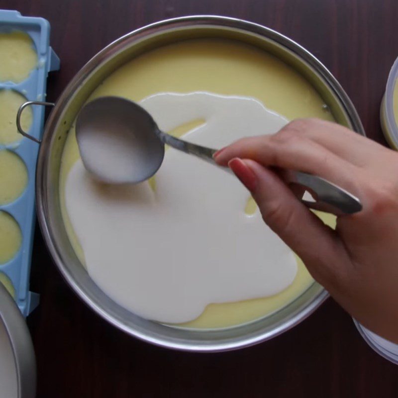 Step 4 Pouring the mold for Durian Jelly with Coconut Milk