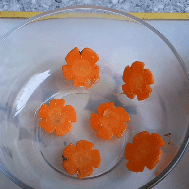 Step 4 Pour into the mold Vegetarian jelly-pate