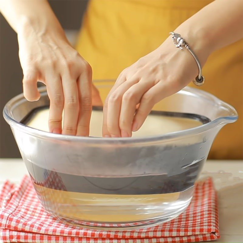 Step 5 Shaping Panna cotta peach tea jelly