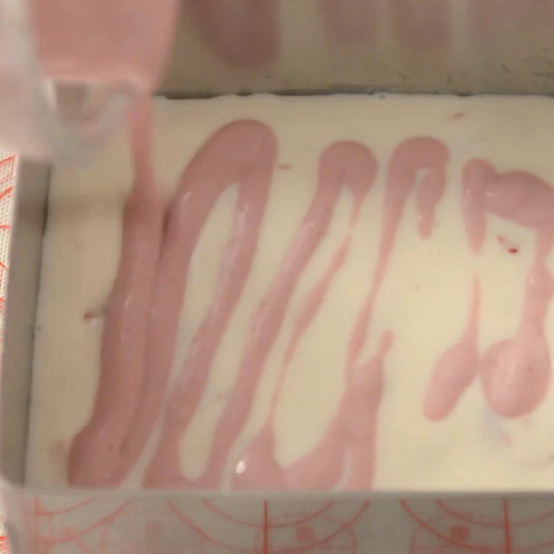 Step 5 Pour into the mold Red raspberry rose cheesecake