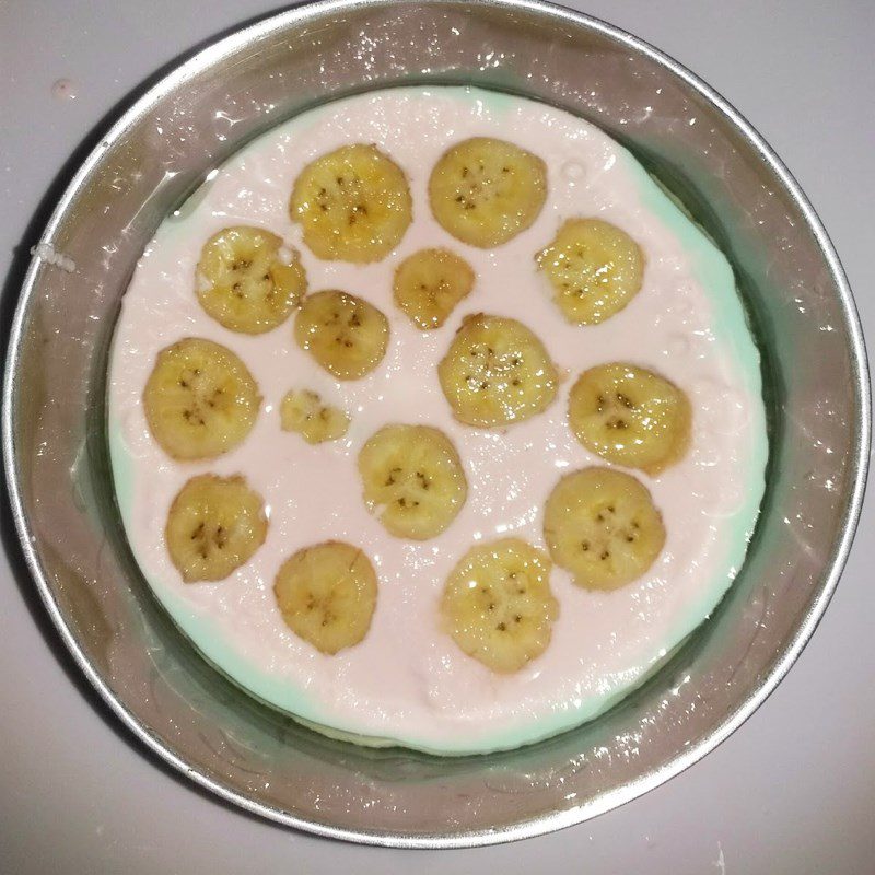 Step 4 Pouring the cake batter Three-color banana cassava cake