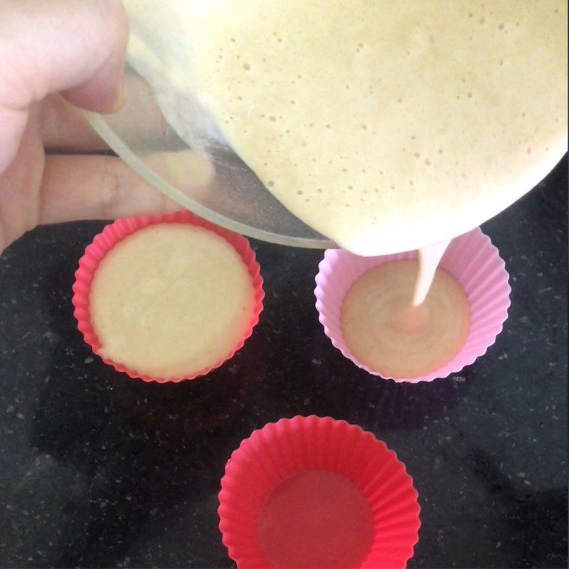 Step 2 Pour the cake batter Yogurt Oatmeal Cake