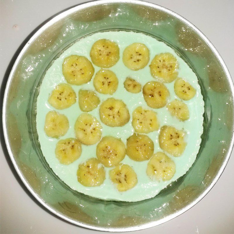 Step 4 Pouring the cake batter Three-color banana cassava cake