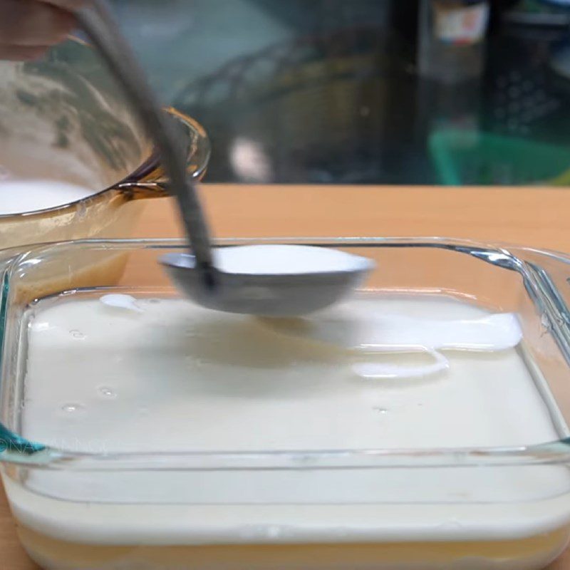 Step 3 Pouring the jelly into molds Fresh coconut milk jelly