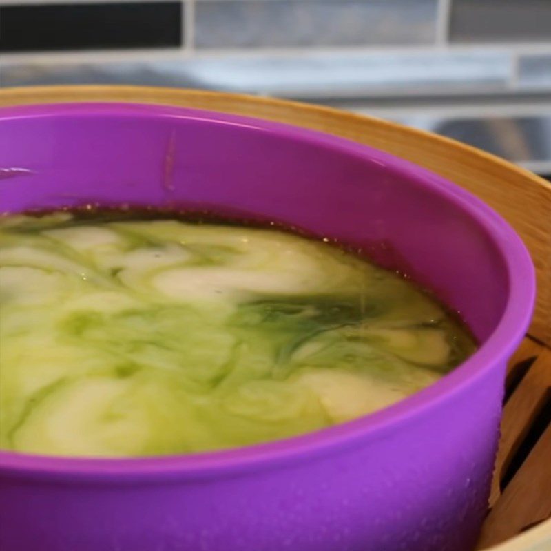 Step 4 Pouring the mold and steaming the cake Pandan leaf cake - sweet cake