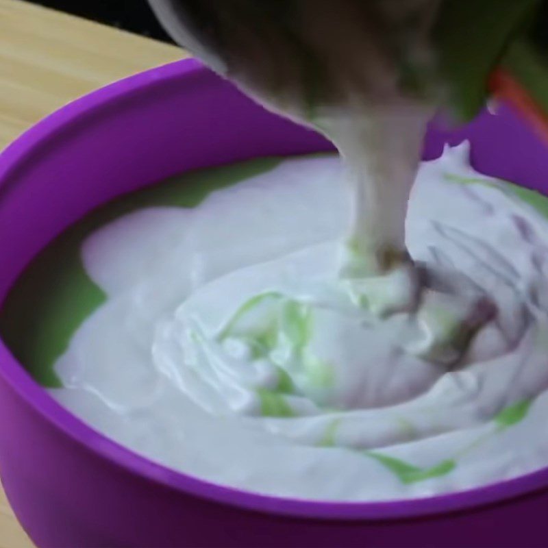 Step 4 Pouring the mold and steaming the cake Pandan leaf cake - sweet cake