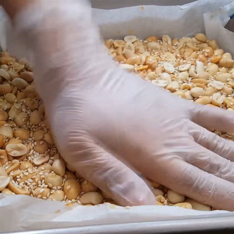 Step 4 Pouring into mold and finishing Thèo lèo - peanut candy