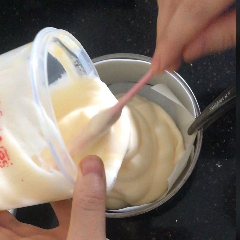 Step 4 Pouring the batter and baking the cake Cheese chiffon cake with egg oil sauce